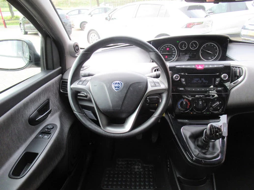Lancia Ypsilon - Afbeelding 17 van 30