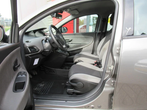 Lancia Ypsilon - Afbeelding 18 van 30