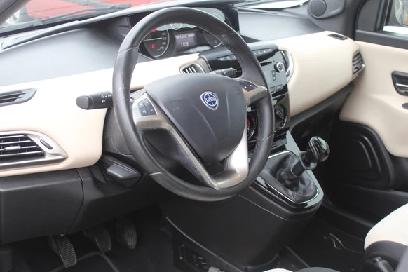 Lancia Ypsilon - Afbeelding 17 van 24