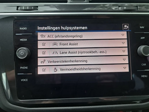 Volkswagen Tiguan - Afbeelding 10 van 30