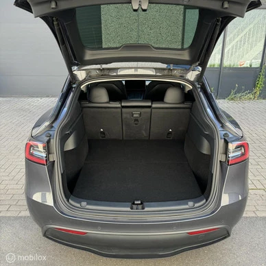 Tesla Model Y - Afbeelding 19 van 20