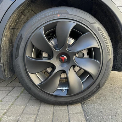 Tesla Model Y - Afbeelding 20 van 20
