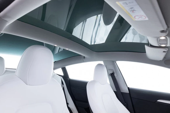 Tesla Model 3 - Afbeelding 7 van 30