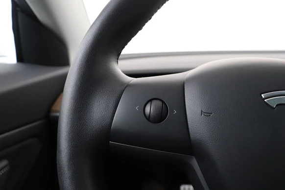 Tesla Model 3 - Afbeelding 18 van 24