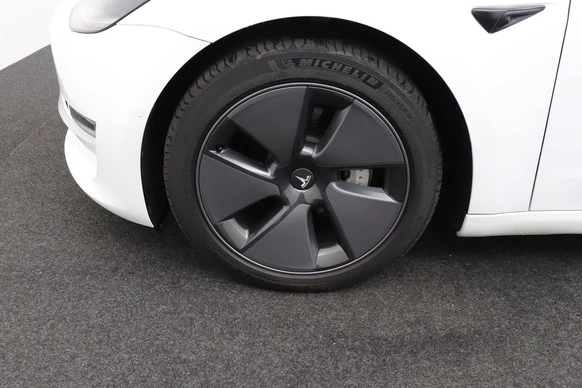 Tesla Model 3 - Afbeelding 7 van 30