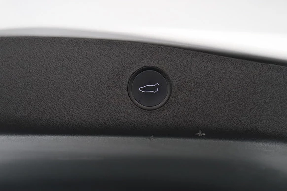 Tesla Model 3 - Afbeelding 15 van 30