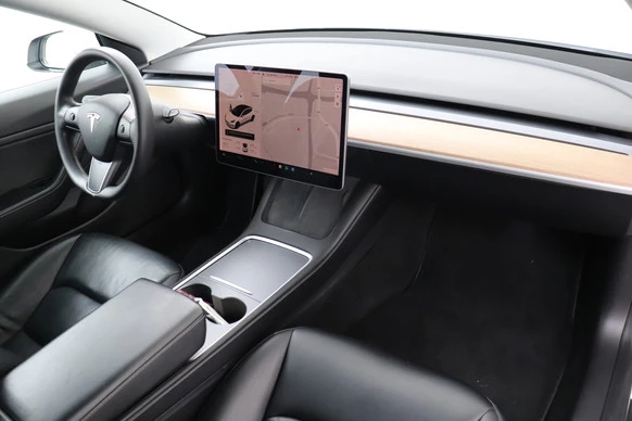 Tesla Model 3 - Afbeelding 17 van 30