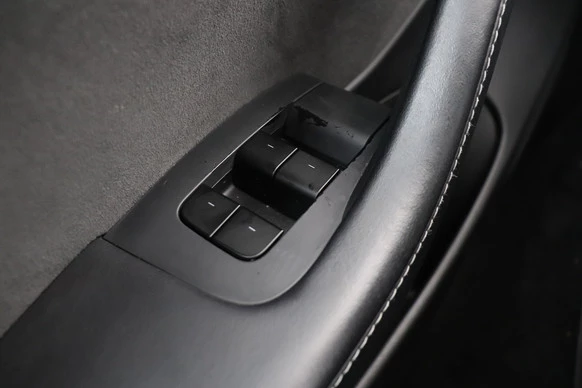 Tesla Model 3 - Afbeelding 19 van 30