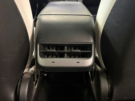 Tesla Model Y - Afbeelding 27 van 30