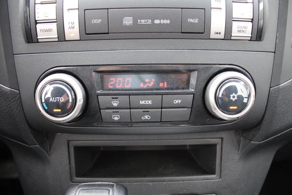 Mitsubishi Pajero - Afbeelding 17 van 30