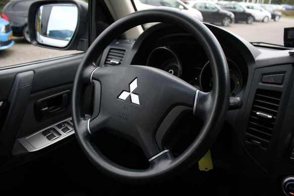 Mitsubishi Pajero - Afbeelding 23 van 30