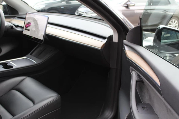 Tesla Model Y - Afbeelding 15 van 25