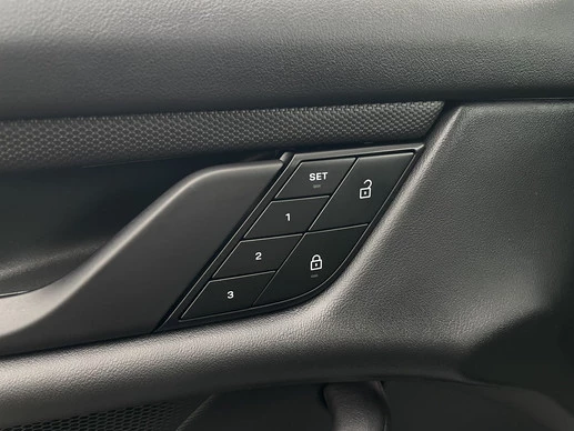 Porsche Taycan - Afbeelding 24 van 30