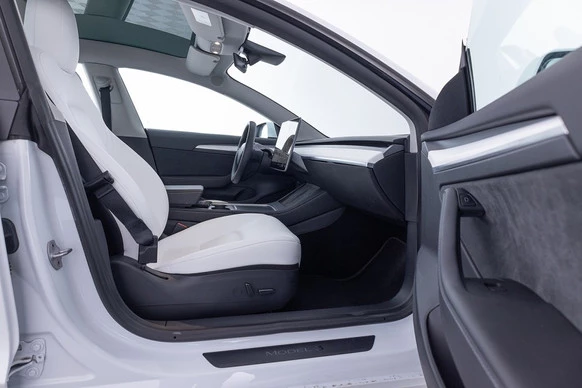 Tesla Model 3 - Afbeelding 7 van 30