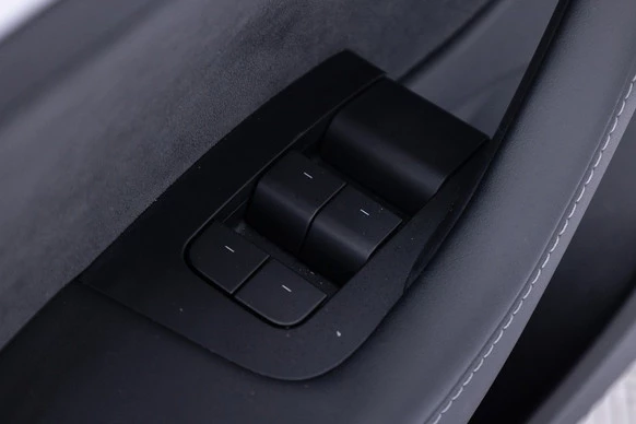 Tesla Model 3 - Afbeelding 9 van 30