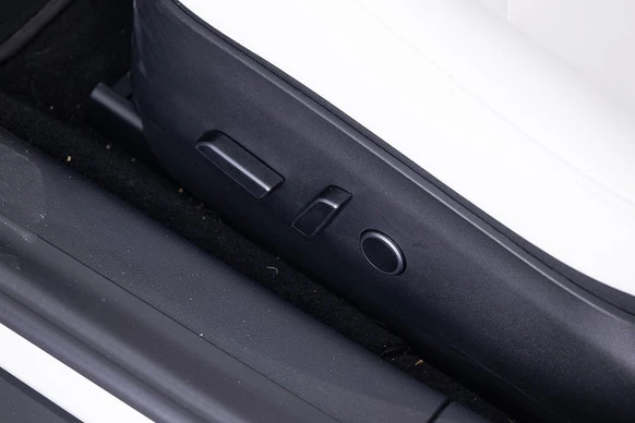 Tesla Model 3 - Afbeelding 11 van 30