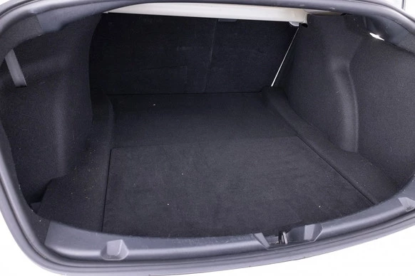 Tesla Model 3 - Afbeelding 21 van 30