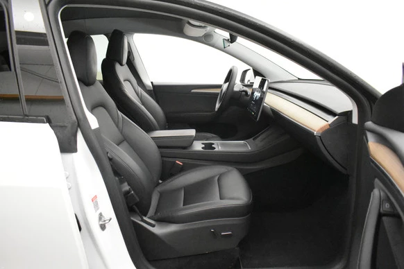 Tesla Model Y - Afbeelding 16 van 30