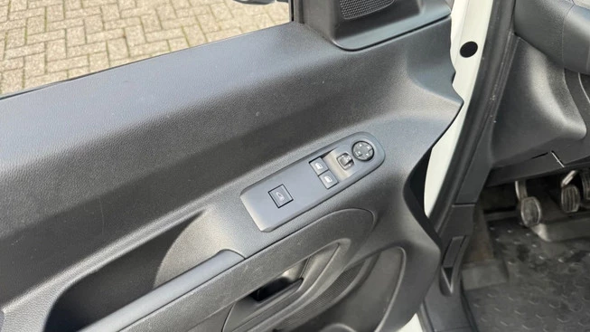 Opel Combo - Afbeelding 18 van 27