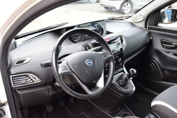 Lancia Ypsilon - Afbeelding 5 van 30