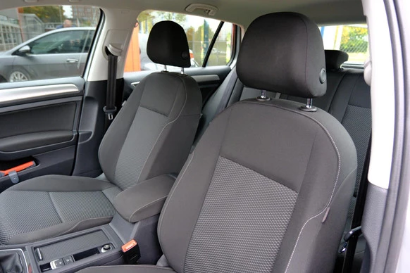 Volkswagen Golf - Afbeelding 24 van 30