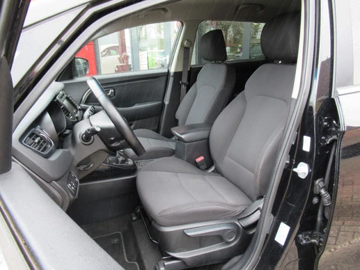 Kia Carens - Afbeelding 24 van 30