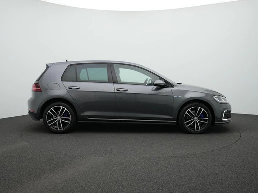 Volkswagen Golf - Afbeelding 21 van 30
