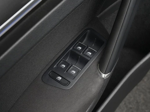 Volkswagen Golf - Afbeelding 23 van 30