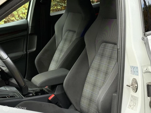 Volkswagen Golf - Afbeelding 12 van 26