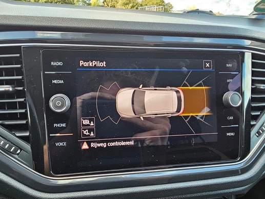 Volkswagen T-Roc - Afbeelding 23 van 30