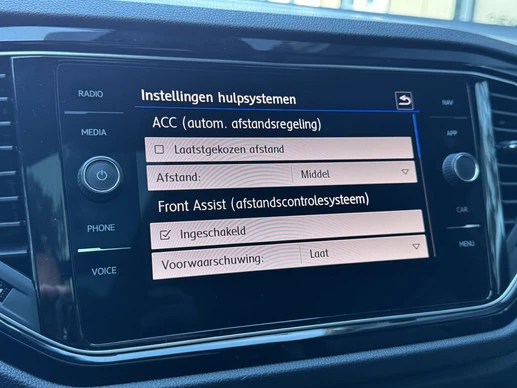 Volkswagen T-Roc - Afbeelding 28 van 30