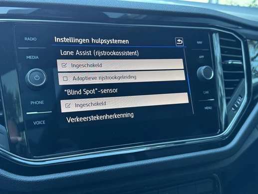 Volkswagen T-Roc - Afbeelding 29 van 30