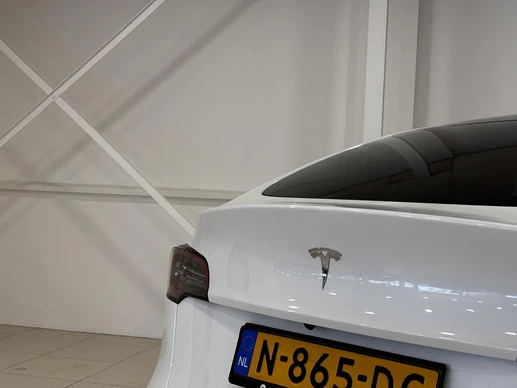 Tesla Model Y - Afbeelding 18 van 30