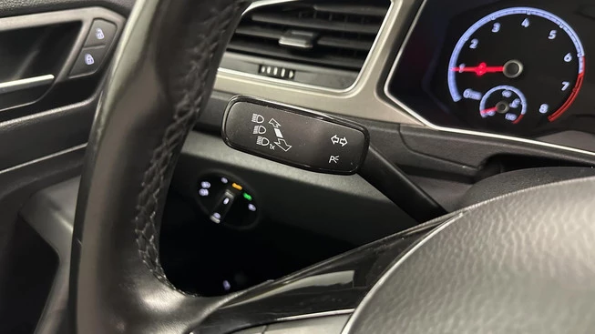 Volkswagen T-Roc - Afbeelding 28 van 30