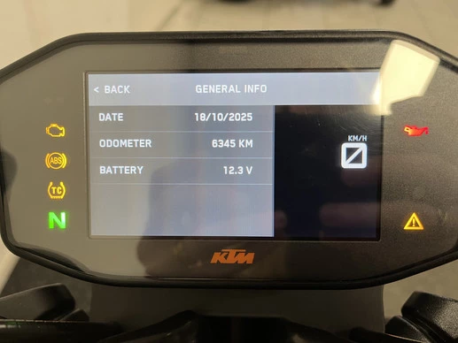 KTM 890 - Afbeelding 2 van 23