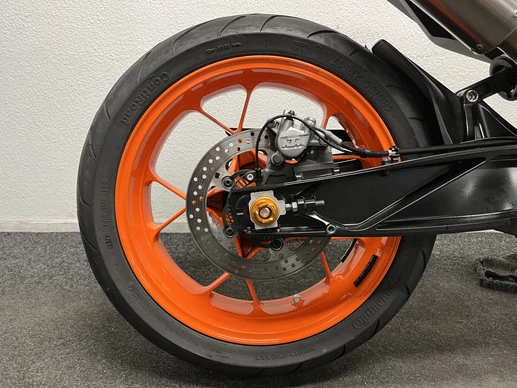 KTM 890 - Afbeelding 8 van 23