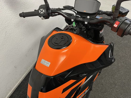 KTM 890 - Afbeelding 9 van 23