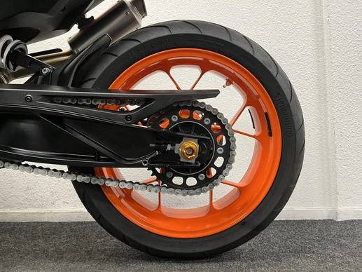 KTM 890 - Afbeelding 19 van 23