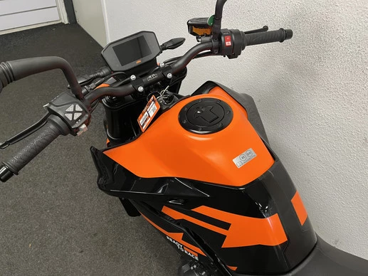 KTM 890 - Afbeelding 20 van 23