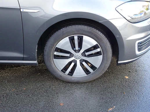 Volkswagen e-Golf - Afbeelding 27 van 29