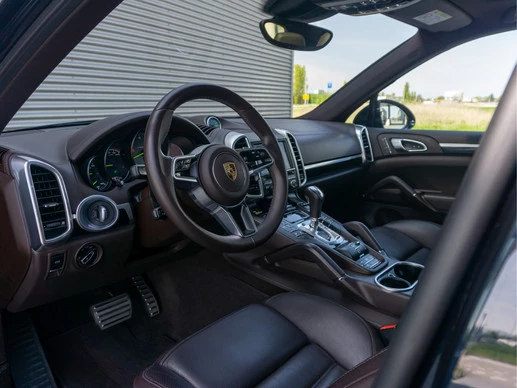 Porsche Cayenne - Afbeelding 2 van 30