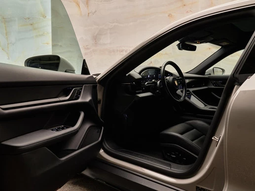 Porsche Taycan - Afbeelding 6 van 30