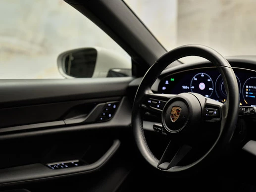 Porsche Taycan - Afbeelding 26 van 30