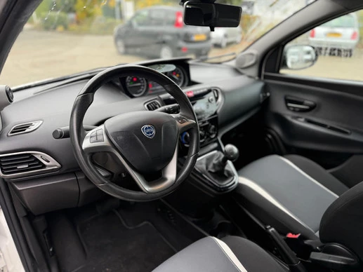 Lancia Ypsilon - Afbeelding 7 van 17