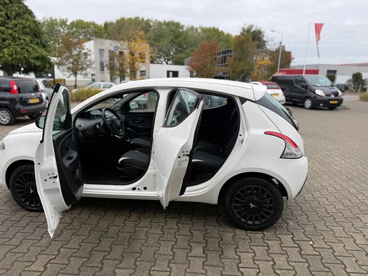 Lancia Ypsilon - Afbeelding 10 van 17