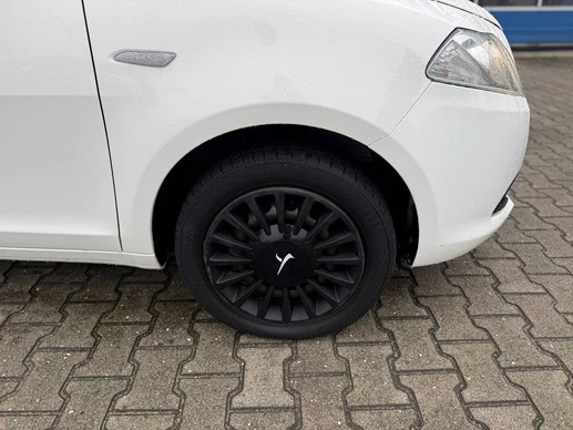 Lancia Ypsilon - Afbeelding 15 van 17