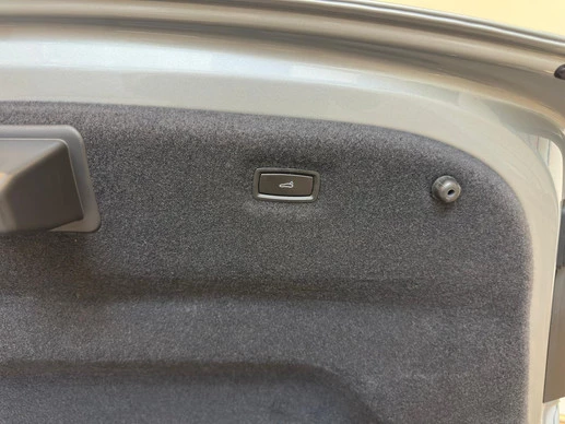 Porsche Taycan - Afbeelding 18 van 30