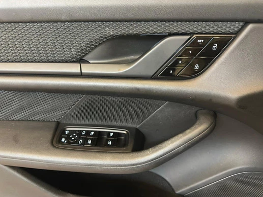 Porsche Taycan - Afbeelding 28 van 30