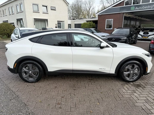 Ford Mustang Mach-E - Afbeelding 2 van 28