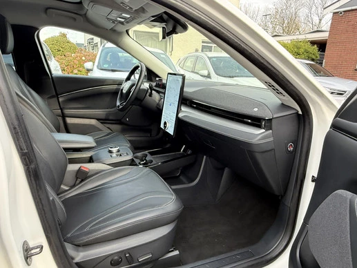 Ford Mustang Mach-E - Afbeelding 28 van 28